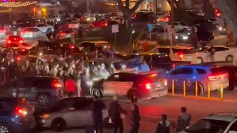 VIDEO: CHAOS in Austin Texas – Cops Retreat