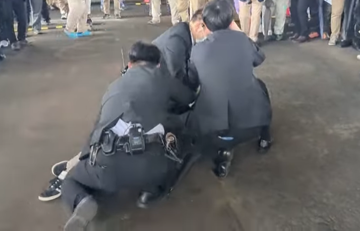Video of Assassination Attempt on Japanese Prime Minister Fumio Kishida